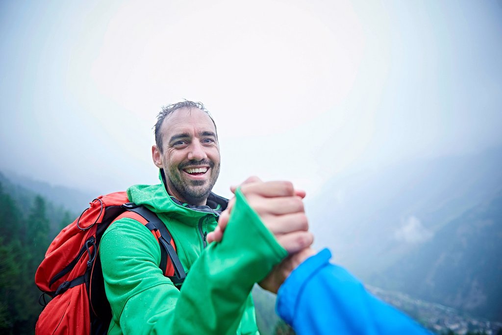 HIKERS CONGRATULATING THEMSELVES, MONT CERVIN, MATTERHORN, VALAIS, SWITZERLAND