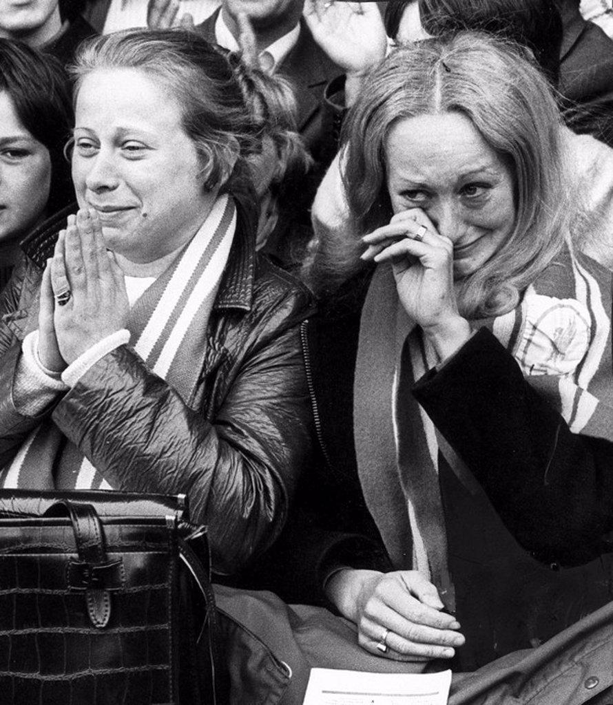 LIVERPOOL FANS WEEP AS MANAGER BILL SHANKLY LEAVES, 26 AUGUST 1974