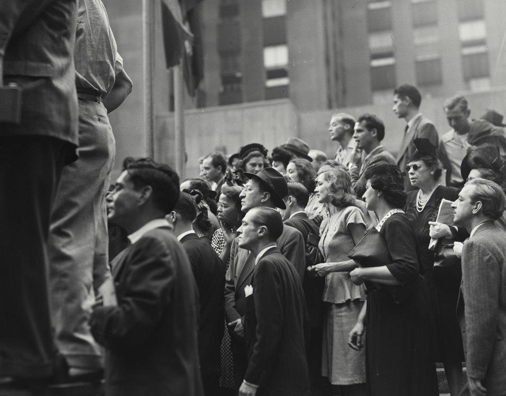 LARGE CROWD OF PEOPLE STANDING OUTSIDE IN NEW YORK CITY