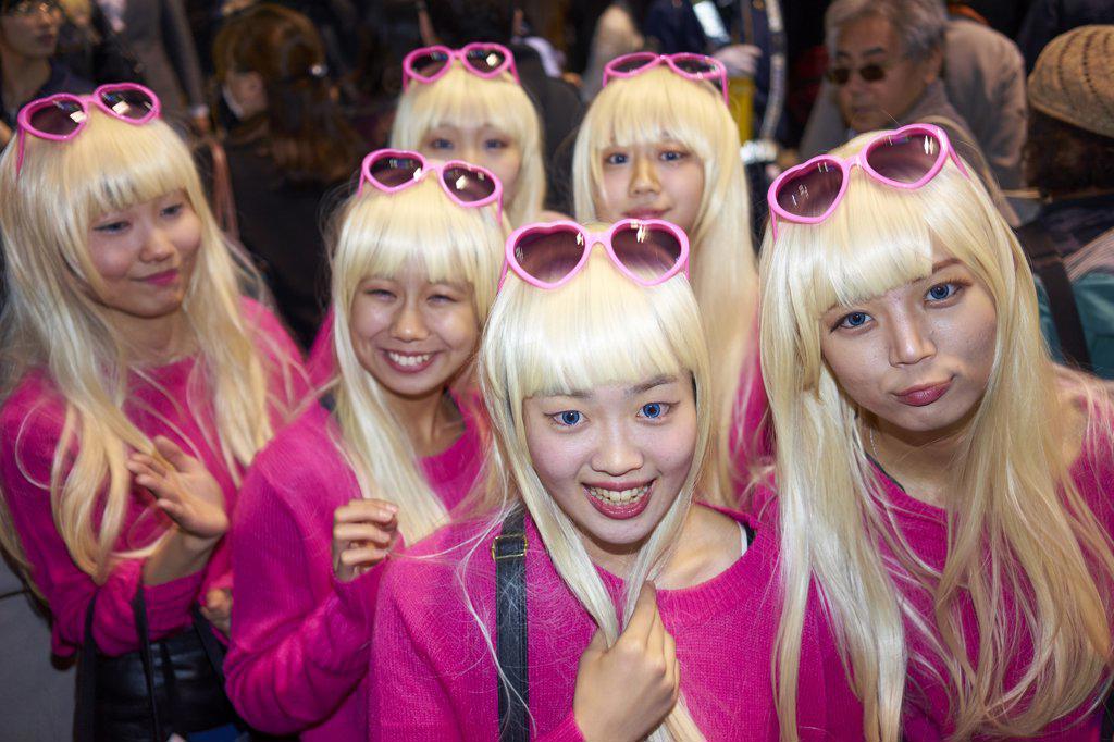 GROUP OF YOUNG JAPANESE GIRLS DRESSED AS BARBIE AT THE HALLOWEEN CELEBRATIONS IN SHIBUYA